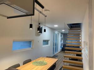 Afbeelding uit fotogalerij van Swan Apartman in Sándorfalva +7 foto's