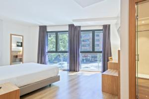 Posteľ alebo postele v izbe v ubytovaní Hotel Acta Azul Barcelona