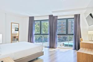 Posteľ alebo postele v izbe v ubytovaní Hotel Acta Azul Barcelona