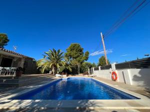 Bazén v ubytování Villa Mireia nebo v jeho okolí