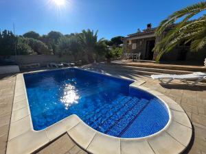 Bazén v ubytování Villa Mireia nebo v jeho okolí