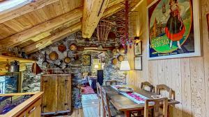Kuchyňa alebo kuchynka v ubytovaní Ca' Scocc, antica casa di montagna in Valsesia