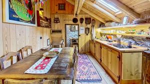 Kuchyňa alebo kuchynka v ubytovaní Ca' Scocc, antica casa di montagna in Valsesia