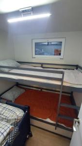 Krevet ili kreveti na sprat u jedinici u okviru objekta House by the sea for up to 8 people