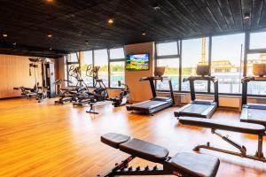Posilňovňa alebo fitness centrum v ubytovaní Horyzont Apartamenty -Polanki AQUA- Strefa SPA z basenem i fitness studio, prywatny garaż