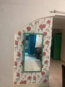 un miroir sur un mur avec des insectes rouges dessus dans l'établissement Greek Villa Baga beach with Private pool & Kitchen CW101, à Baga