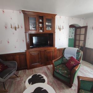 TV a/nebo společenská místnost v ubytování Le gîte de Rose