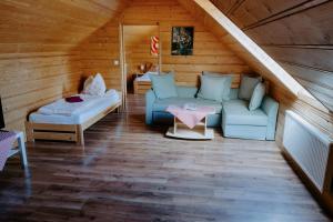 Posezení v ubytování SOVA Hotel&Restaurant + 37 fotografií