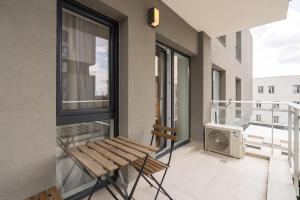 Rõdu või terrass majutusasutuses Arrivederci - Elegant 1BR in Belvedere Residence