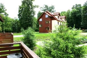 Vonkajšia záhrada v ubytovaní Apartament 007A pod Śnieżką