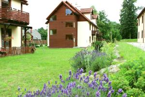 Vonkajšia záhrada v ubytovaní Apartament 007A pod Śnieżką