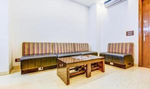 A seating area at FabHotel F-Aloyd Lajpat Nagar