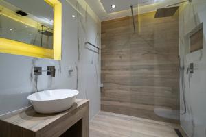 Ένα μπάνιο στο P & K Design LTD Flats by Rentals Pro - Nea Moudania
