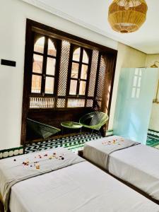 Postel nebo postele na pokoji v ubytování RIAD KS & SPA + 37 fotografií