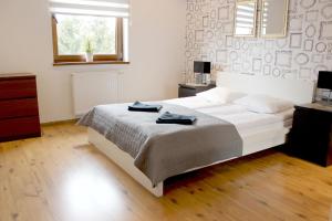 Posteľ alebo postele v izbe v ubytovaní Apartament 007A pod Śnieżką