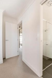 NorthfieldModern Mansion in Lightsview By Host Solutions的相册照片