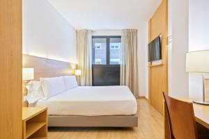 Posteľ alebo postele v izbe v ubytovaní Hotel Acta Azul Barcelona