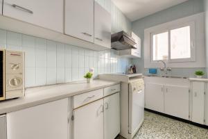 A kitchen or kitchenette at Avda de Rhode 229 Roses - Immo Barneda