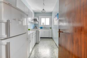 A kitchen or kitchenette at Avda de Rhode 229 Roses - Immo Barneda