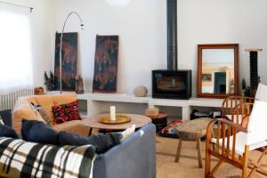 a living room with a couch and a tv at Loft l'Écluse 2, parking gratuit in Saint-Valéry-sur-Somme