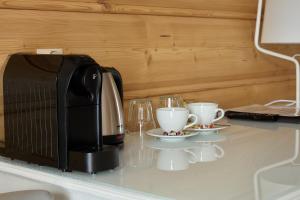 a coffee maker and two cups on a counter at New Willa Jan in Zakopane