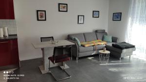 Posezení v ubytování gemütliche 2 Zimmer Wohnung in Markgröningen