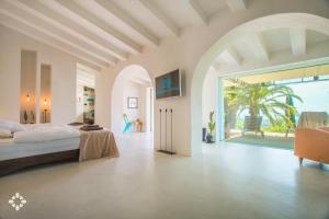 Posteľ alebo postele v izbe v ubytovaní Villa Monserrat by Abahana Luxe + 23 fotografií