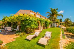 Vonkajšia záhrada v ubytovaní Villa Monserrat by Abahana Luxe