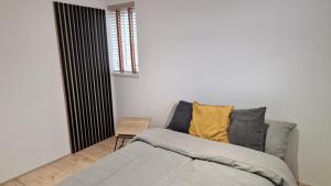 Postel nebo postele na pokoji v ubytování Designed Gem