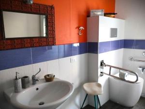 Ett badrum på La Favorita Hotel