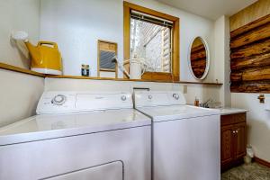 a washer and dryer in a kitchen with a window at Pebbles & Sunshine in Lakeside +48 photos
