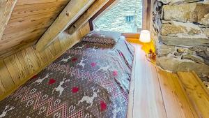 Posteľ alebo postele v izbe v ubytovaní Ca' Scocc, antica casa di montagna in Valsesia