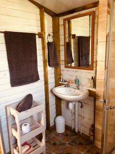 Et bad på Rustic Cabin