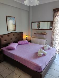 a bedroom with a purple bed with two stuffed animals on it at VILLA ELLI with free private Parking in Olympic Beach