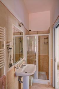Kylpyhuone majoituspaikassa Casa Vacanze Il Gatto Rosso