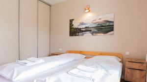 Postel nebo postele na pokoji v ubytování VacationClub - Apartamenty Zakopiańskie Apartament 112 + 14 fotografií