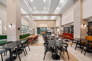 a dining room with tables and chairs at Hampton Inn Weston Fort Lauderdale in Weston