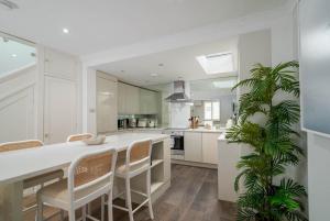 GuestReady - Modern Apt in Chelsea with a Terrace