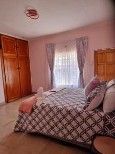 Ένα ή περισσότερα κρεβάτια σε δωμάτιο στο Danrit Guesthouse - Uncapped wifi