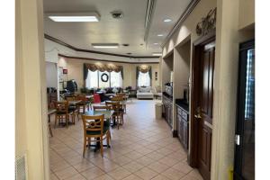 Χώρος καθιστικού στο Quality Inn Harriman