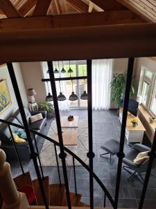 a living room with chairs and a table at Gastenhuis Amstelmeerzicht. in Westerland