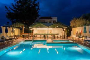 Bazén v ubytování Paradise Hotel-Apartments nebo v jeho okolí