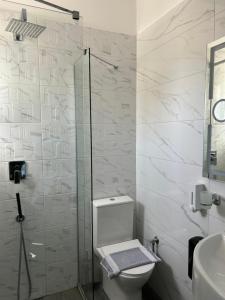 Ένα μπάνιο στο Perea Hotel 