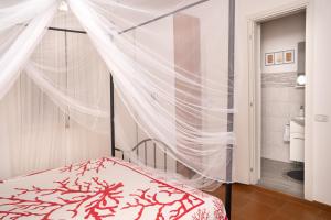 a bedroom with a bed with a mosquito net at Casa Vacanze Villa Dan in Impalata +40 photos