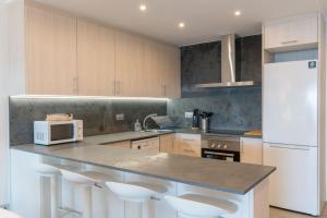 Gallery image of SeaHomes Vacations - CALA BANYS Apt in Lloret de Mar +29 photos