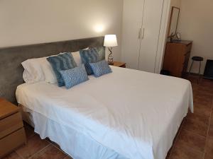 Zdjęcie z galerii obiektu Costa Esuri Ayamonte Las Encinas Luxury 3-bedroom apartment - huge garden w mieście Ayamonte