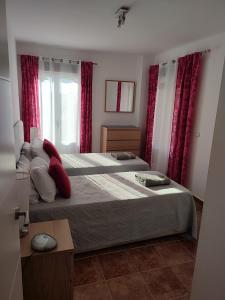 Zdjęcie z galerii obiektu Costa Esuri Ayamonte Las Encinas Luxury 3-bedroom apartment - huge garden w mieście Ayamonte