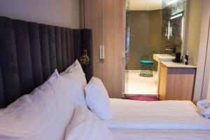 Ένα ή περισσότερα κρεβάτια σε δωμάτιο στο Home Hotel Kompaniet