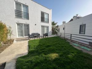 a yard with a bench in front of a house at No 444 in Dalaman