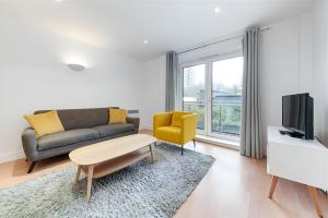 a living room with a couch and a tv at Clerkenwell Serviced Apartments in London